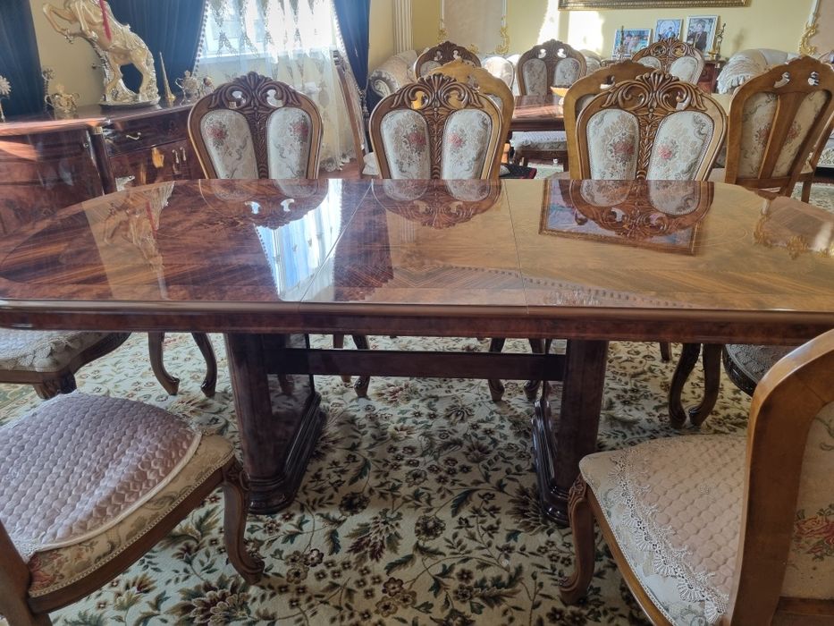 Продам два стола для гостиной, зала