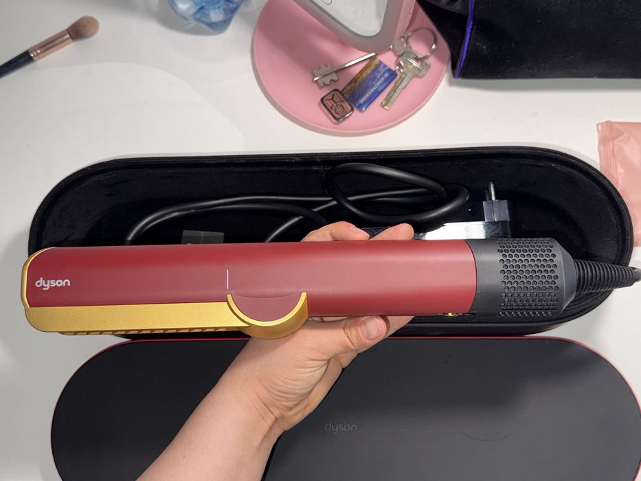 Продам новый Dyson Airstrait