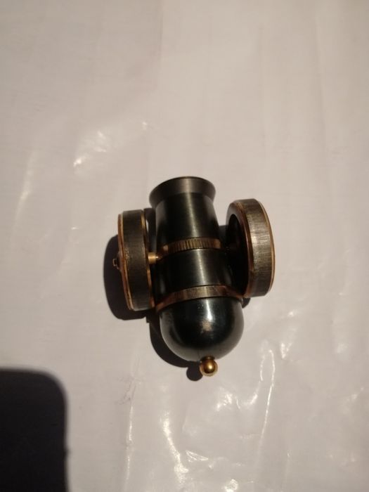 Vând decorative metalice și porțelan model vechi