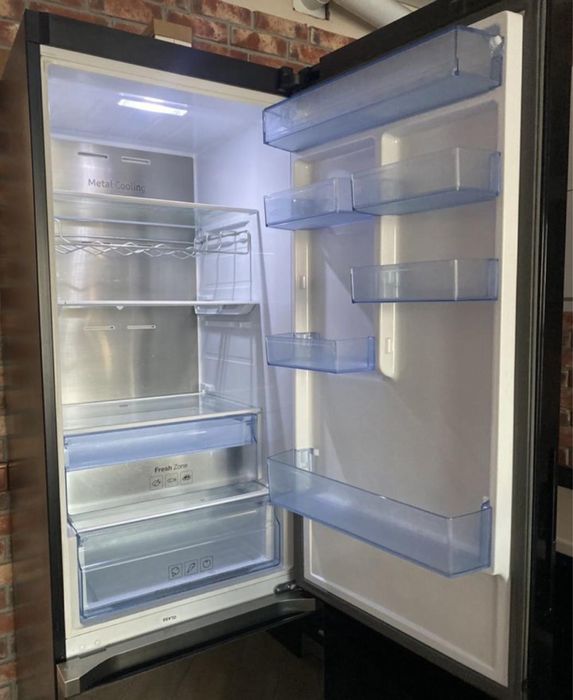 Холодильник Samsung