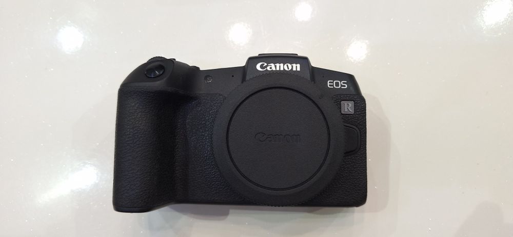 Продавам Canon EOS RP