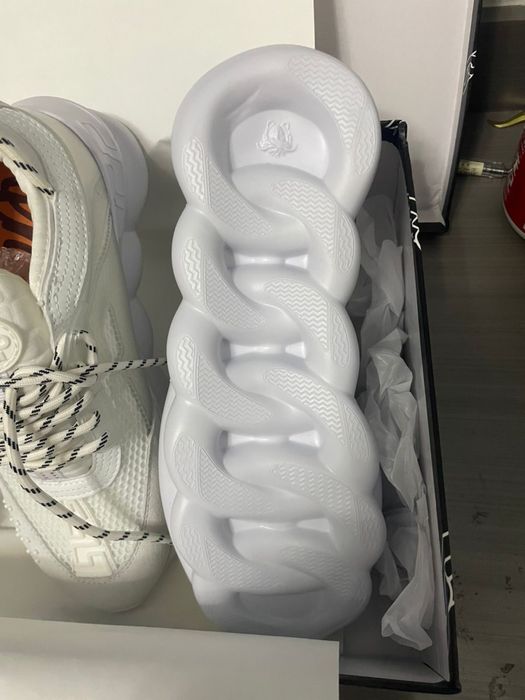 Versace chain reaction