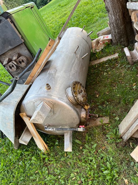 Boiler apă caldă 1000l , două serpentine,inox și izolație originală. Preț ușor negociabil 4000 Ron.