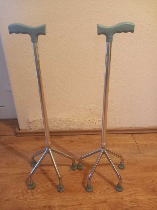 Carje cu sprijin pe antebraț