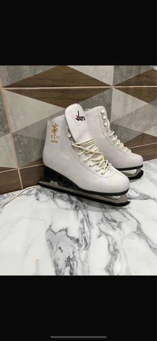 Продам коньки для девочек