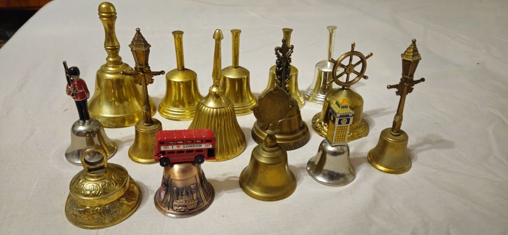 Vand colectie clopotei englezesti+turistici din bronz si alama. 8 poze