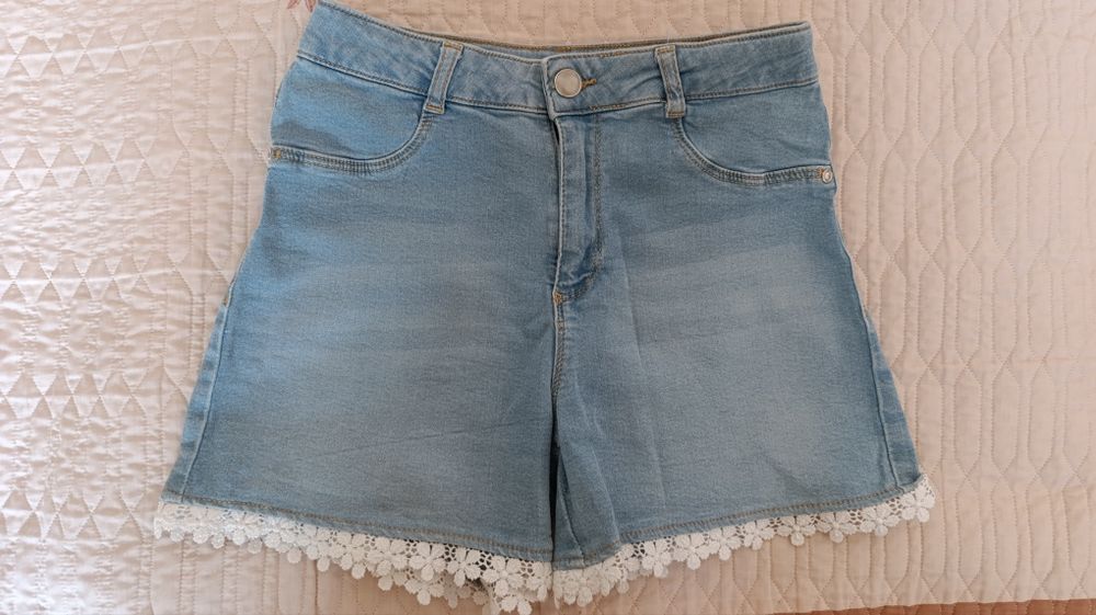 Джинсовые шорты LC Waikiki на девочку 10-12 лет в идеал