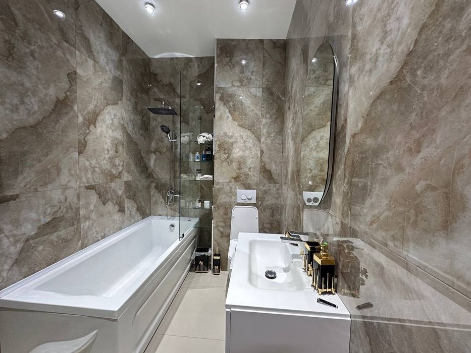 В элитном районе, в элитном доме, элитная квартира