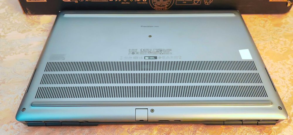 Precision 7550/Core i7/16GB RAM/512G SSD/Quadro T2000/15.6 100% DCIP-3