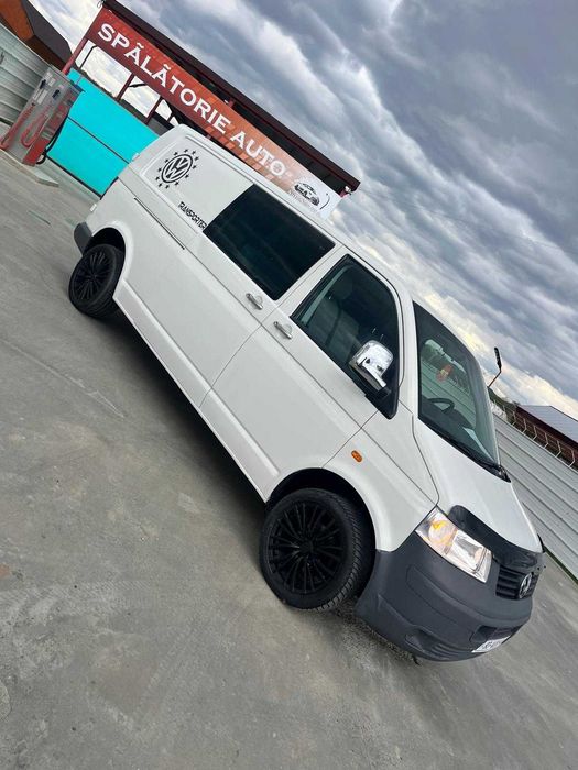 Vand Volkswagen Transporter T5 cu 6 locuri și dubă an 2007 maxim de lung