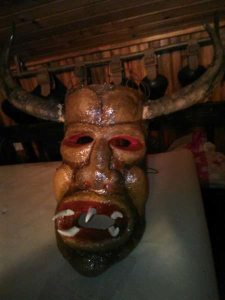 Изработка на сурвакарски маски