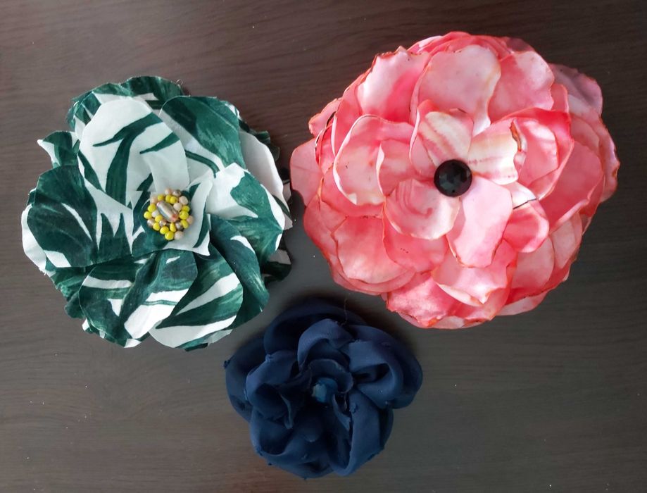 Брошки цветя от коприна