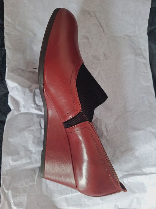 Продам оргинальные туфли на платформе, 41 размера. Новые