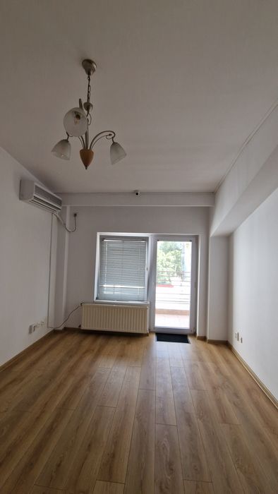 Camera de închiriat  salon