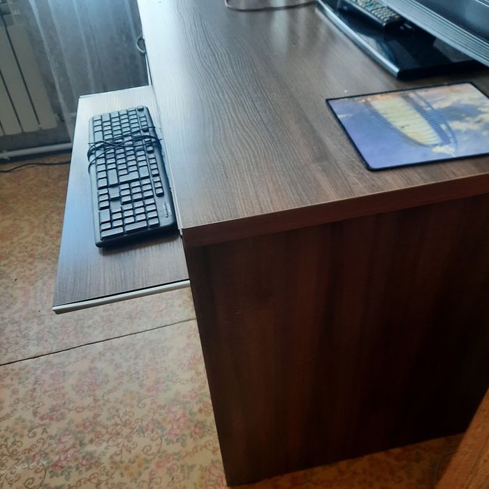 Стол письменный ДАРОМ