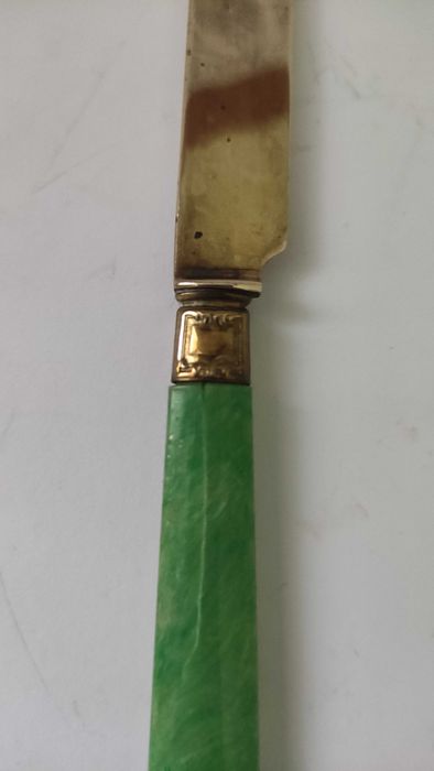 Десертни прибори от месинг с перленозелена бакелитова дръжка