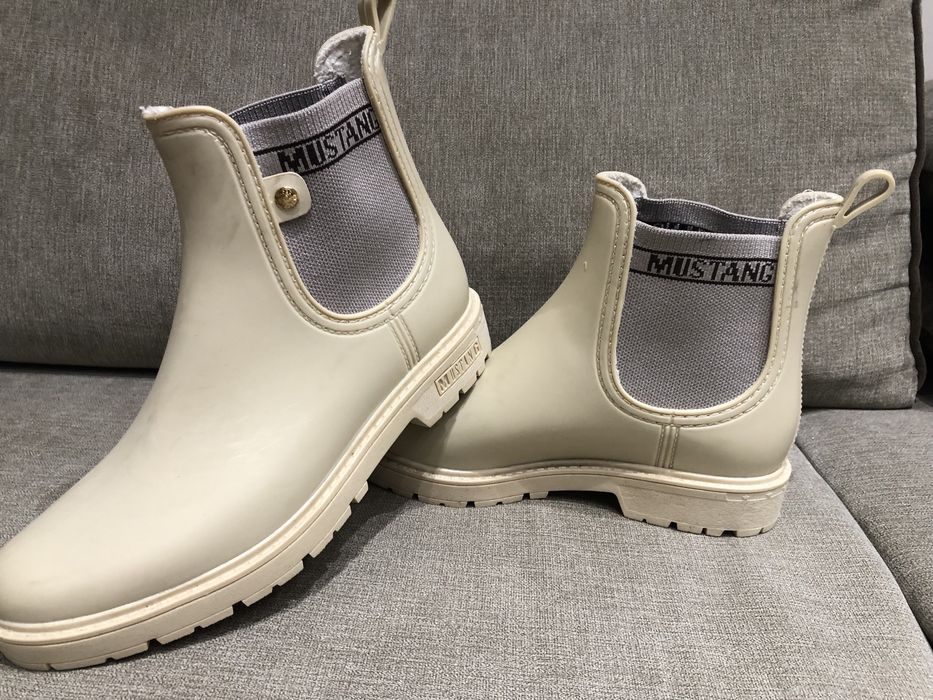 Нови дамски боти “Mustang”