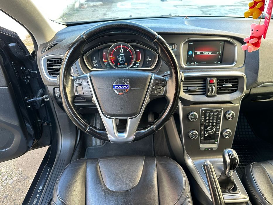 VOLVO V40, motor 2.0, 190cp, an 2015, interior piele, inmatriculata