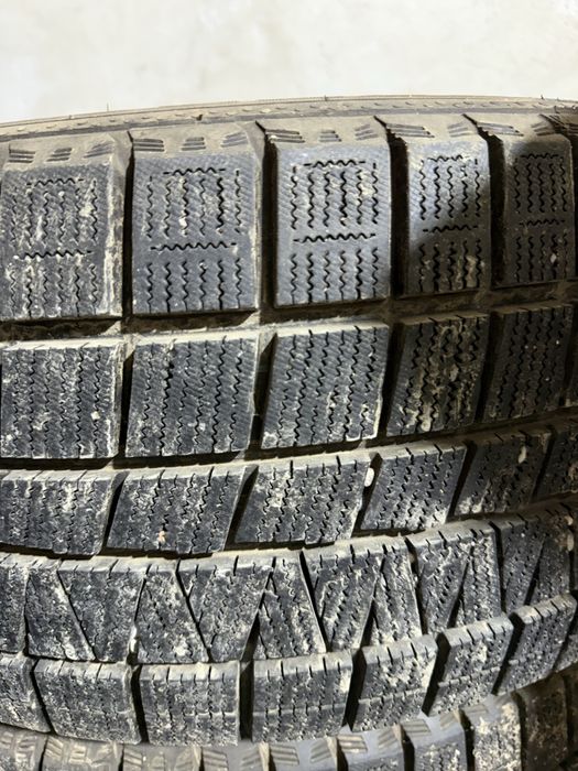 Продам зимние шины 235/45/18