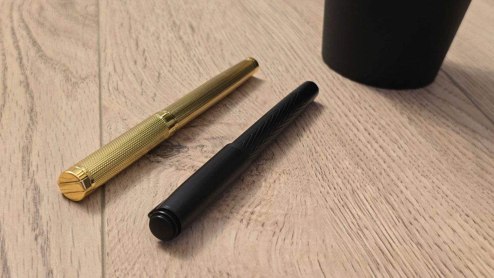 Stilou premium model deosebit pentru pasionati, cadou GOLD sau NEGRU