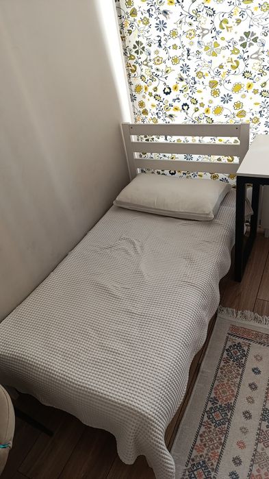 Кровать с матрасом