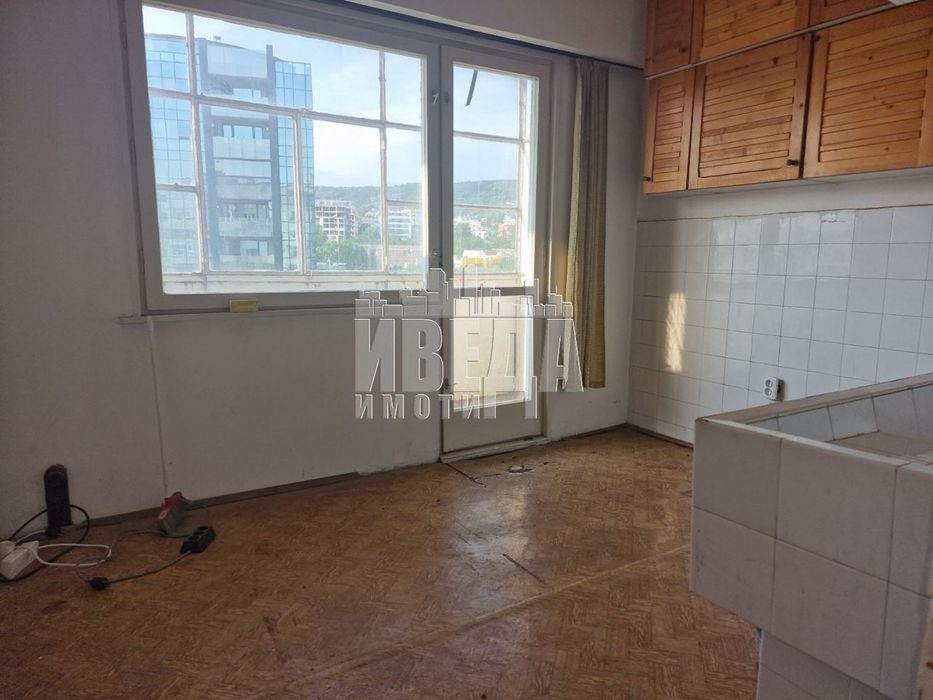 Продава се Тристаен апартамент в Варна, Левски - 80 кв.м за 1500 €/кв.м - Снимка #4