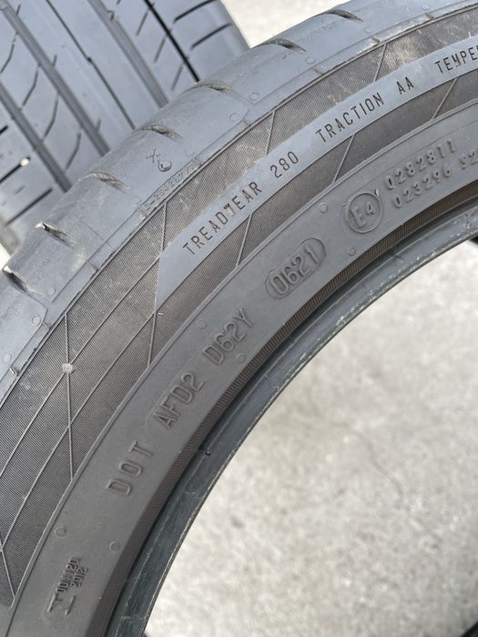 275/40/19 -2бр. Летни гуми  Continental