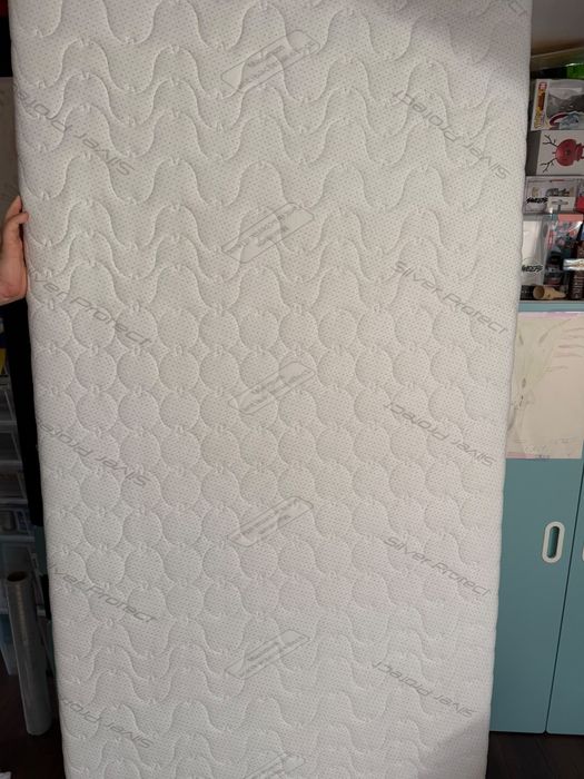 Pat 90x200 cu saltea premium