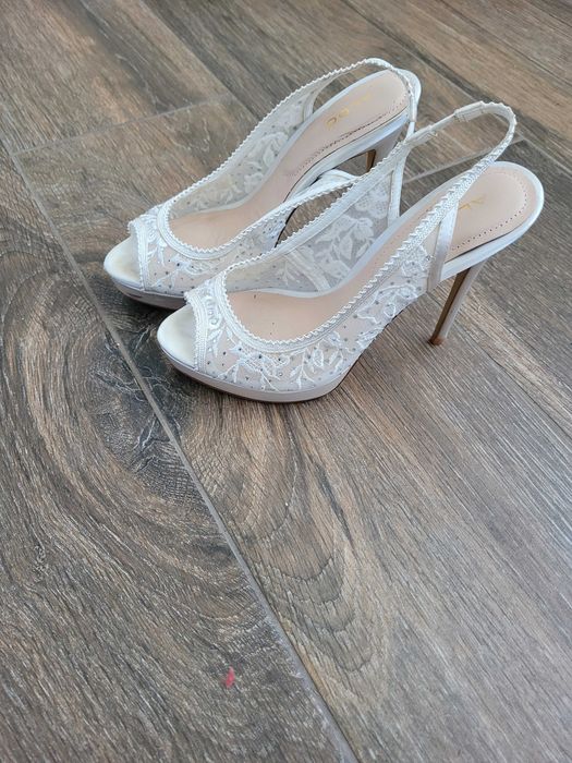 Pantofi albi, nr 36