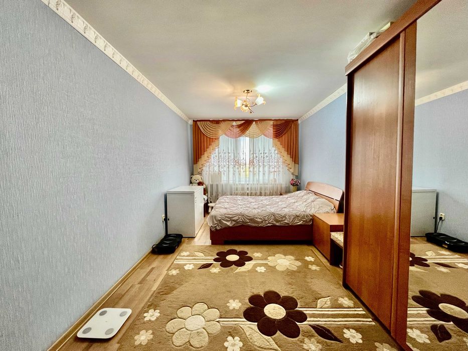 4-комнатная на 8 мкрн 4 кольцо ][