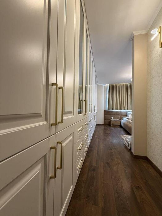 Дава се под наем Тристаен апартамент в София, Лозенец - 180 кв.м за 1800 € - Снимка #7