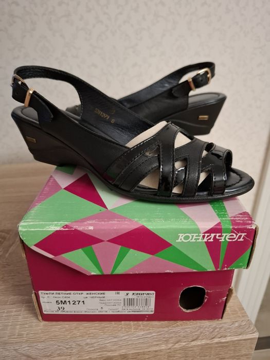 Продам босоножки