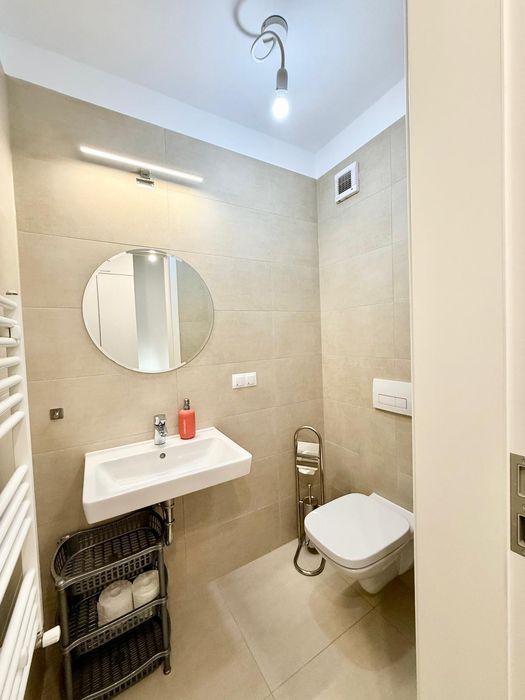 Inchiriez apartament cu 3 camere situat in complexul Coresi Kasper,Brasov