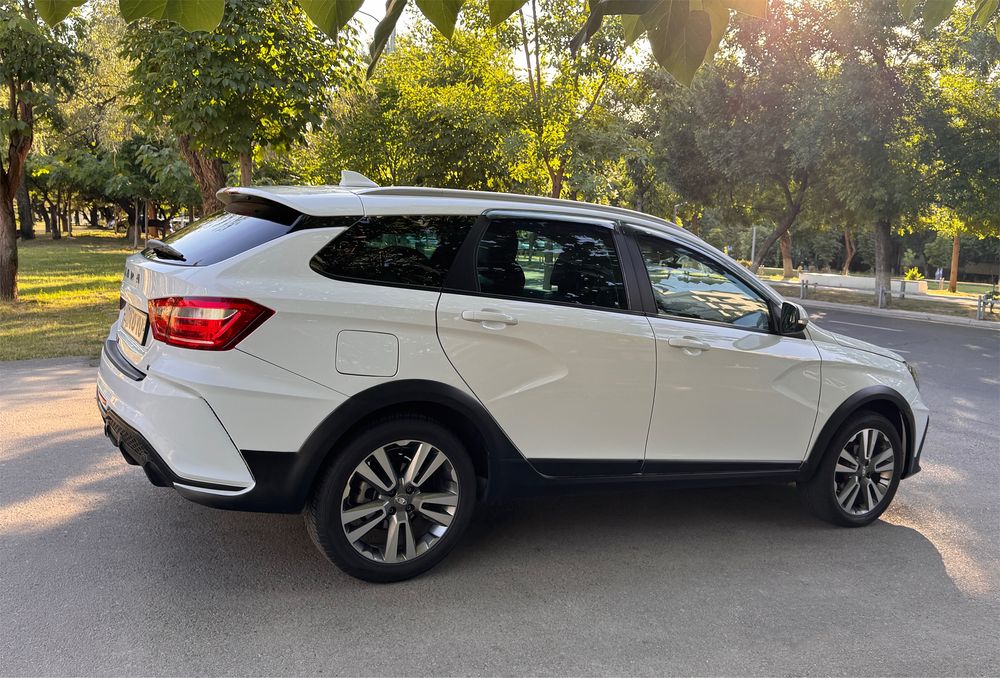 Продаю. Lada Vesta sw cross