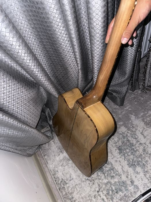 Акустическая гитара