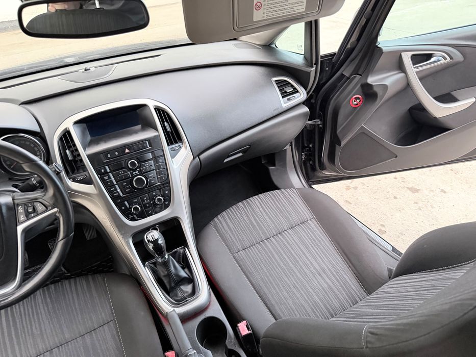 Opel Astra J 2010