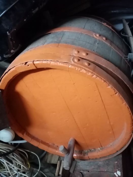 Butoi din lemn pt vin  300 litri