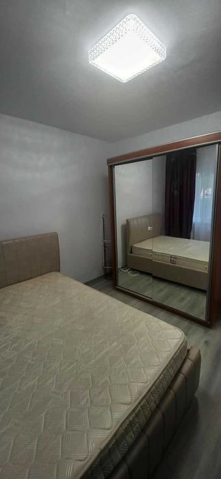 Inchiriez apartament cu 3 camere