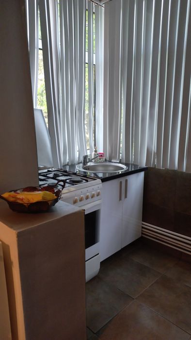 Inchiriez apartament 3 camere
