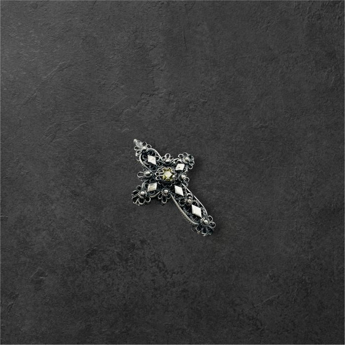 Сребърен кръст с полускъпоценен камък – ръчна изработка