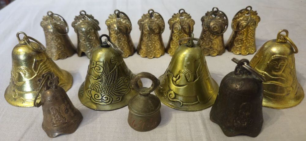 Vand colectie de clopotei englezesti+turistici din bronz,alama. 8 poze