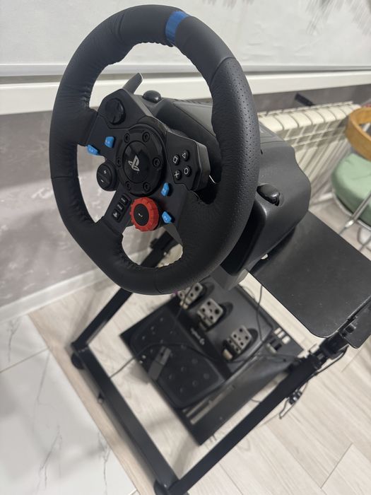 Руль c педалями и подставкой  Logitech g29
