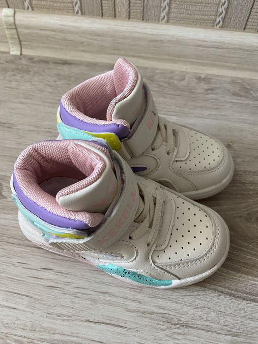 Продам обувь детскую