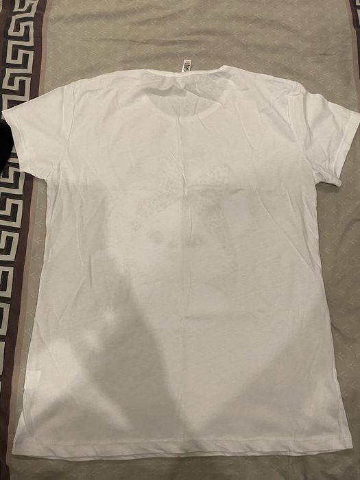 НОВА бяла тениска