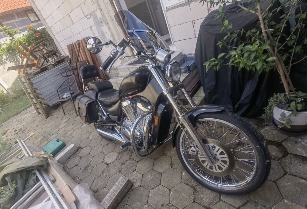 Suzuki VS750 Intruder