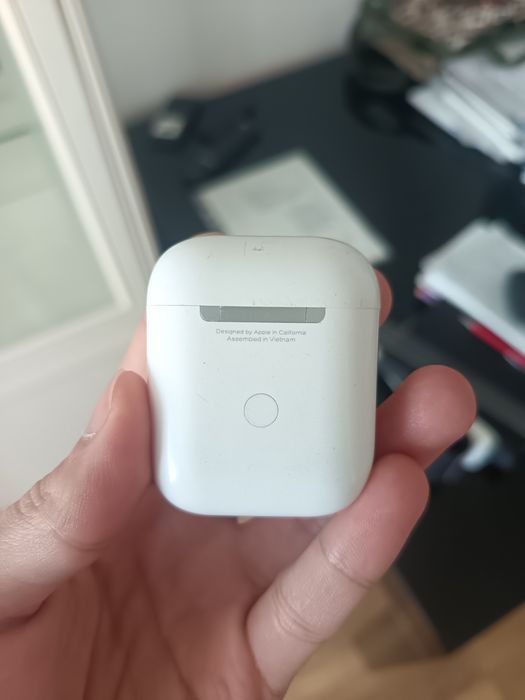 AirPods кейс продаю
