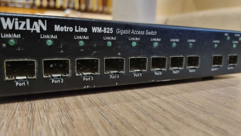 Суич Комутатор 10 портов : 100M SFP ports, 2x Gigabit SFP ports