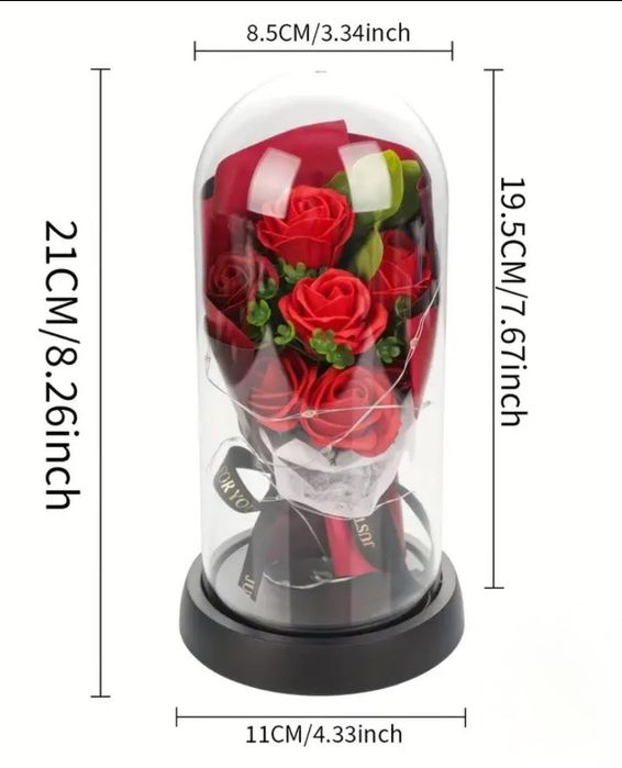 Вечен романтично осветен букет рози.