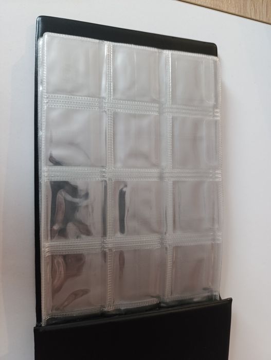 Албум /класьор за монети.