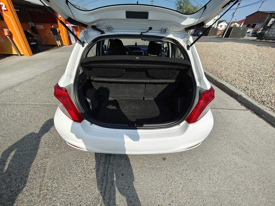 Vând Toyota Yaris 2012